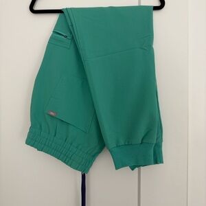 Figs Surgical Green High Waisted Zamora Scrub Pants